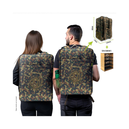 Army Transport Backpack L Camouflage Edition – kobieta i mężczyzna noszący plecak moro na plecach, wymiary 480x340x205mm, dodatkowa szafka L w zestawie
