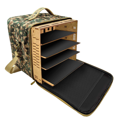 Army Transport Bag M Camouflage Edition – torba moro otwarta z szafką MDF i 4 tacami, widok z przodu na białym tle, Green Stuff World