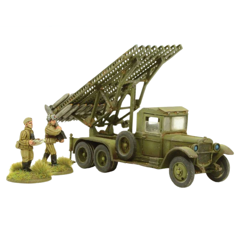 BM-13 Katyusha Rocket Launcher – pomalowany model wyrzutni rakietowej na ciężarówce ZiS-6 z załogą, widok z przodu-boku, Bolt Action, Warlord Games
