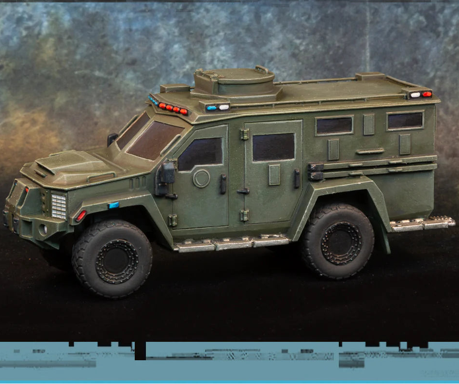 Bearcat Spectre Miniatures – opancerzony transporter policyjny żywica 1/50 widok z boku, oliwkowy
