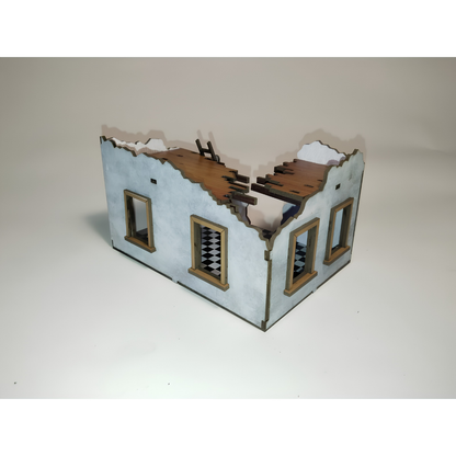 Zrujnowany Budynek z Drabiną 28mm – widok izometryczny z tyłu, cztery okna bez szyb i zawalony dach, szare tło, SceneryWargames
