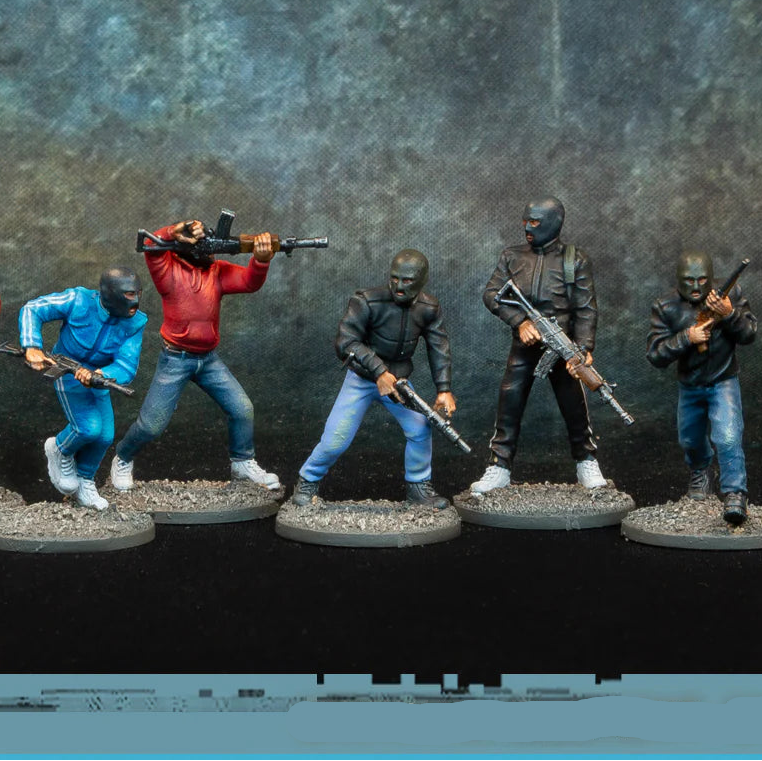 Criminal Element Gang Spectre Miniatures – 5 gangsterów w cywilnych ubraniach i kominiarach z M4, Galil, Mac-10 i strzelbą, 28mm widok z przodu
