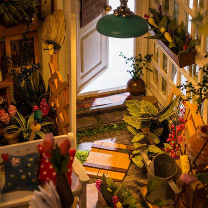 Kwiaciarnia Millera Miller's Flower House Rolife DG108 – gotowy model na półce w salonie, widok z boku w naturalnym świetle dziennym