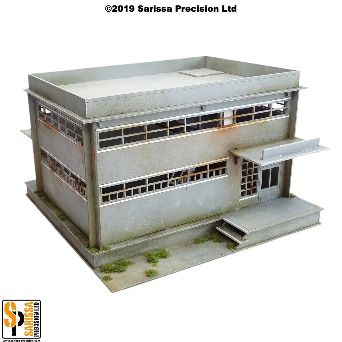 Secure Compound Scenery Set Q023 – zbliżenie na 2-piętrowy magazyn z wejściem głównym, schodami i zdejmowalnym dachem z lądowiskiem, pomalowane MDF, 28mm Sarissa Precision
