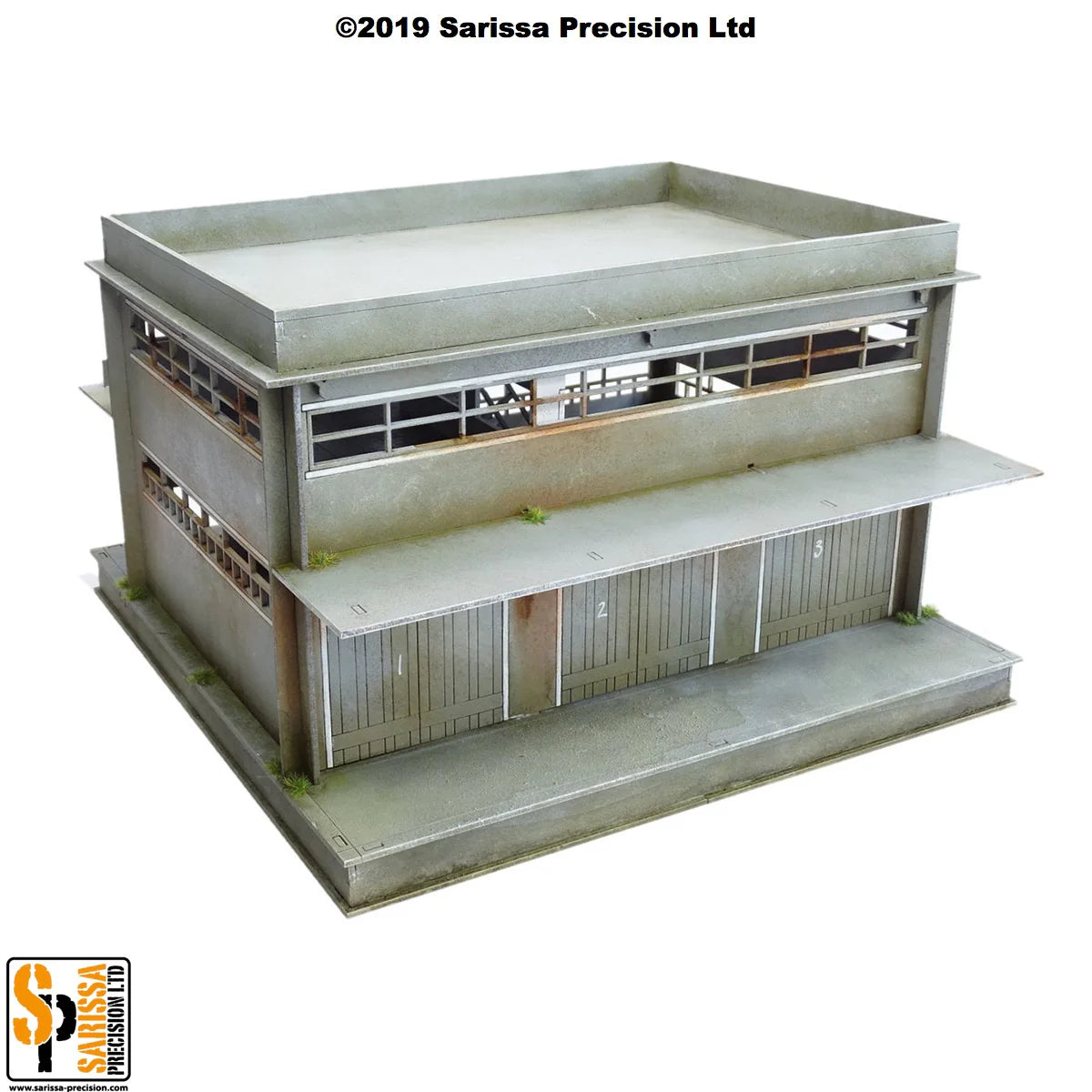 Secure Compound Scenery Set Q023 – widok na tylną ścianę magazynu z 4 garażowymi bramami i zadaszonym podjazdem, pomalowane MDF, 28mm Sarissa Precision
