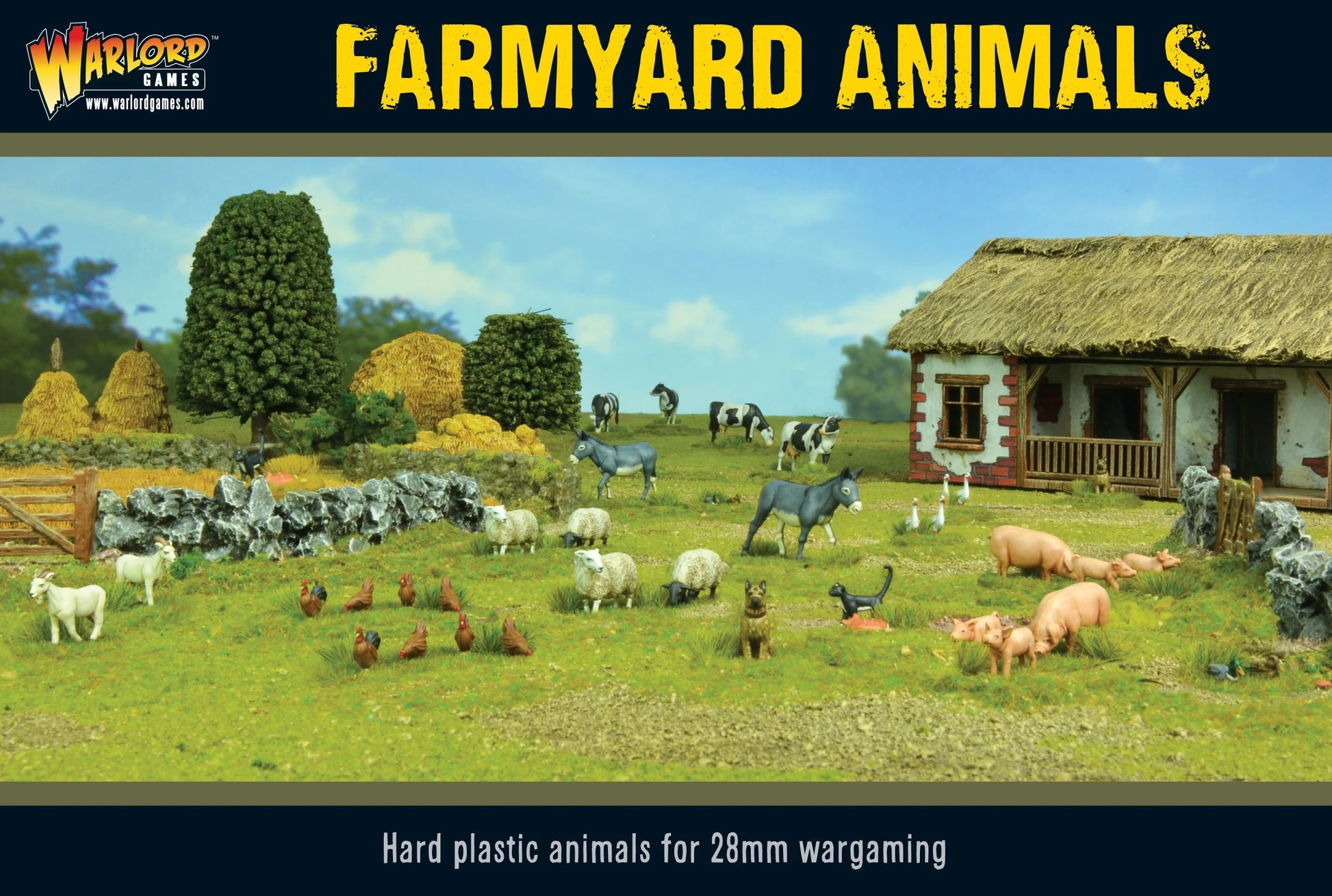 Farmyard Animals EIEIO - przód opakowania - logo Warlord Games: diorama wiejskie z pomalowanymi zwierzętami 28mm na zielonych łąkach - chata ze strzechą po prawej, drzewa i stogi siana w tle, kamienne ogrodzenie - 4 krowy czarno-białe, 2 osły szare, 4 owce białe, 2 świnie różowe z prosiętami, 8 kurczaków brązowych, 4 koty, 2 psy owczarki niemieckie, 4 kaczki białe, 4 gęsi białe, 2 kozy - Hard plastic animals for 28mm wargaming - www.warlordgames.com