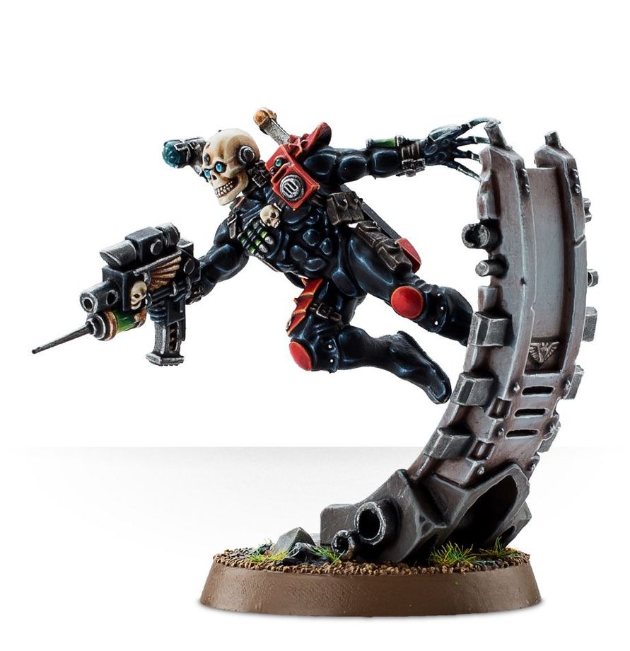Eversor Assassin – figurka Warhammer 40,000, widok z przodu
