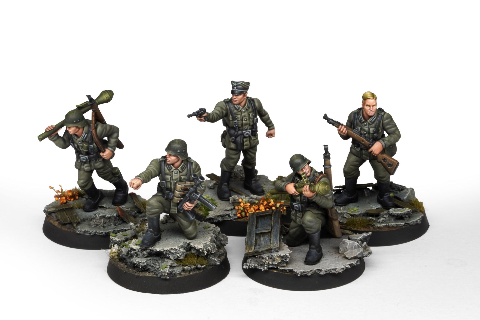 Fortunate Sons - 5 pomalowanych miniatur: oficer z pistoletem, żołnierz z Panzerfaustem, strzelec z karabinem, żołnierz za skrzynką z MG, żołnierz z MP40 - AK Interactive 30mm