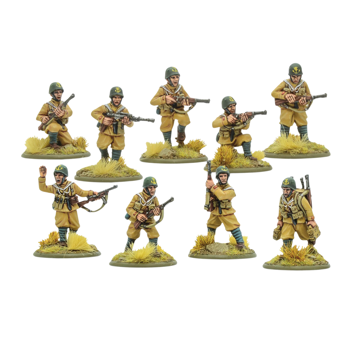 San Marco Marines Infantry Section Warlord Games – 9 pomalowanych metalowych figurek włoskiej piechoty morskiej 28mm Bolt Action, mundury khaki, zielone hełmy z kotwicą San Marco, uzbrojenie w karabiny i LKM, podstawki z trawą, widok z przodu, białe tło
