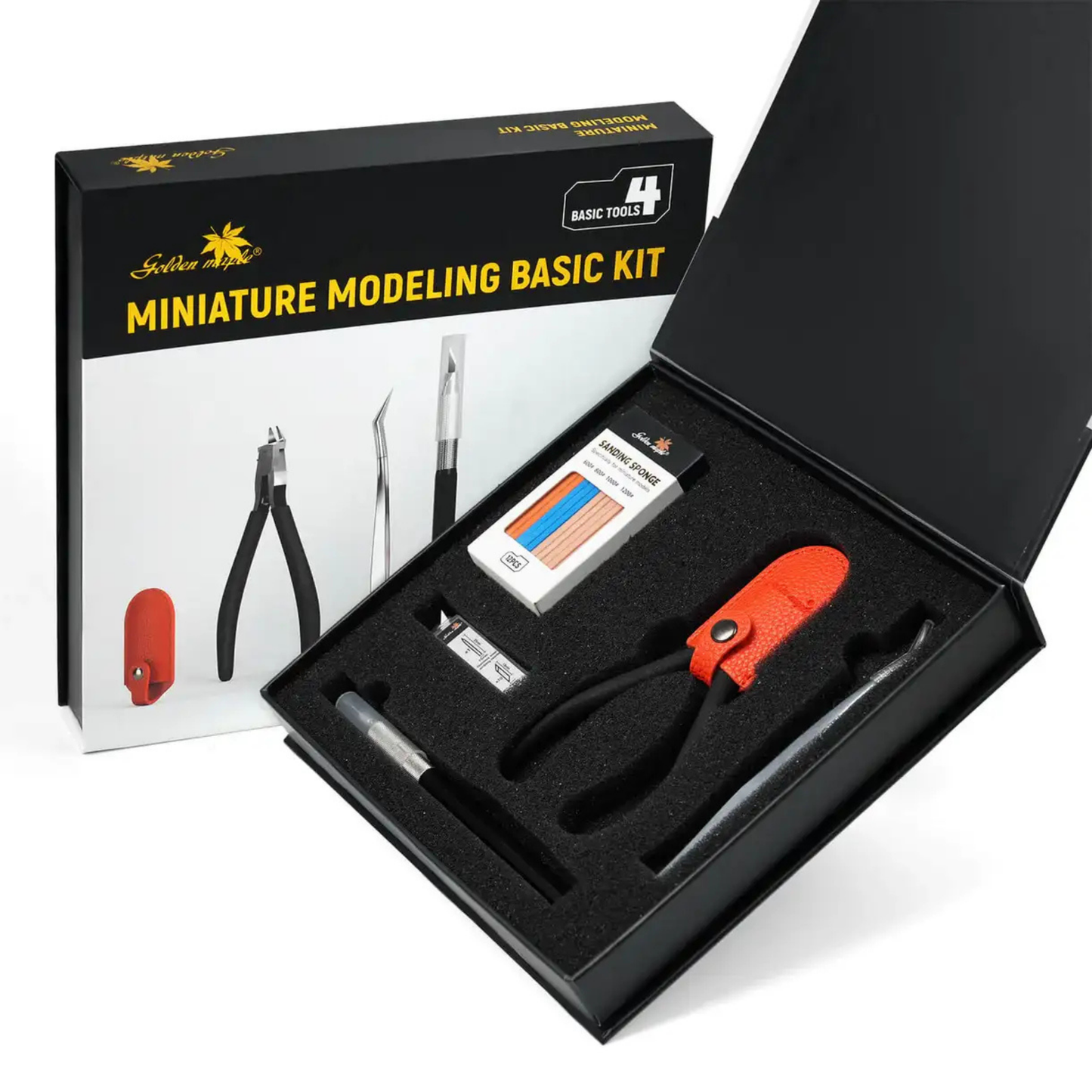Miniature Modeling Basic Kit Golden Maple – czarne pudełko prezentacyjne z napisem "Miniature Modeling Basic Kit – Basic Tools 4" otwarte, w środku: obcinarka modelarska, nożyk All-Metal Pencil Knife z pomarańczową skórzaną pochwą, gąbki ścierne Sanding Sponge, białe tło
