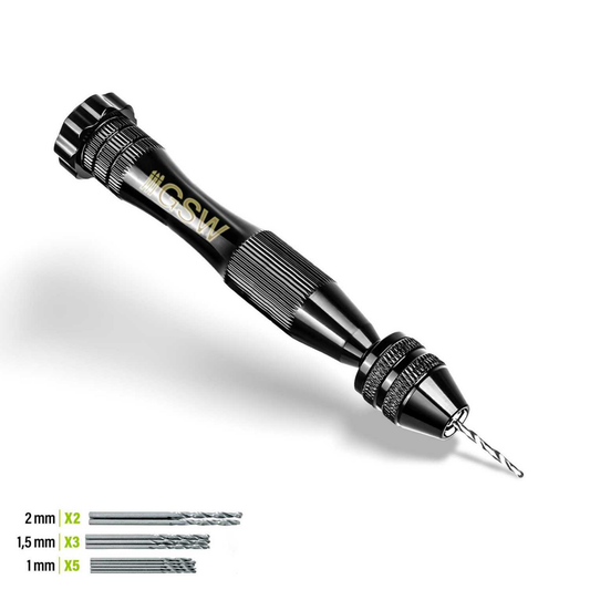 Hobby Hand Drill Green Stuff World – czarna aluminiowa ręczna wiertarka Pin Vise w kształcie pióra z zamontowanym wiertłem 1mm, zestaw 10 wierteł: 2mm x2, 1.5mm x3, 1mm x5, widok na białym tle
