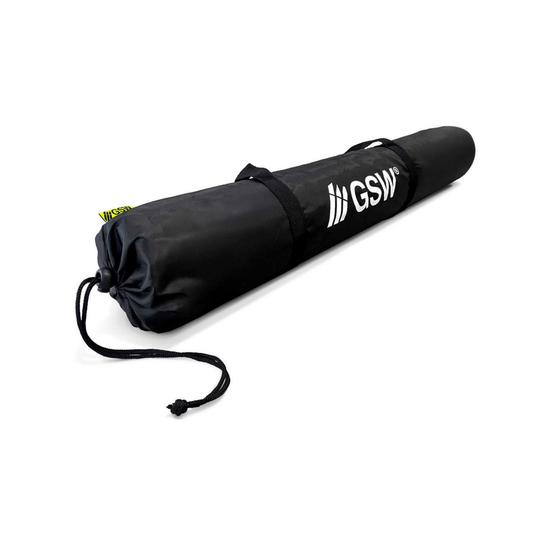 Game Mat Carrying Bag 60cm Green Stuff World – czarna torba z tkaniny Oxford do transportu zwiniętej maty bitewnej, zamknięcie sznurkiem z kulką, pasek nośny, logo GSW, widok z boku na białym tle
