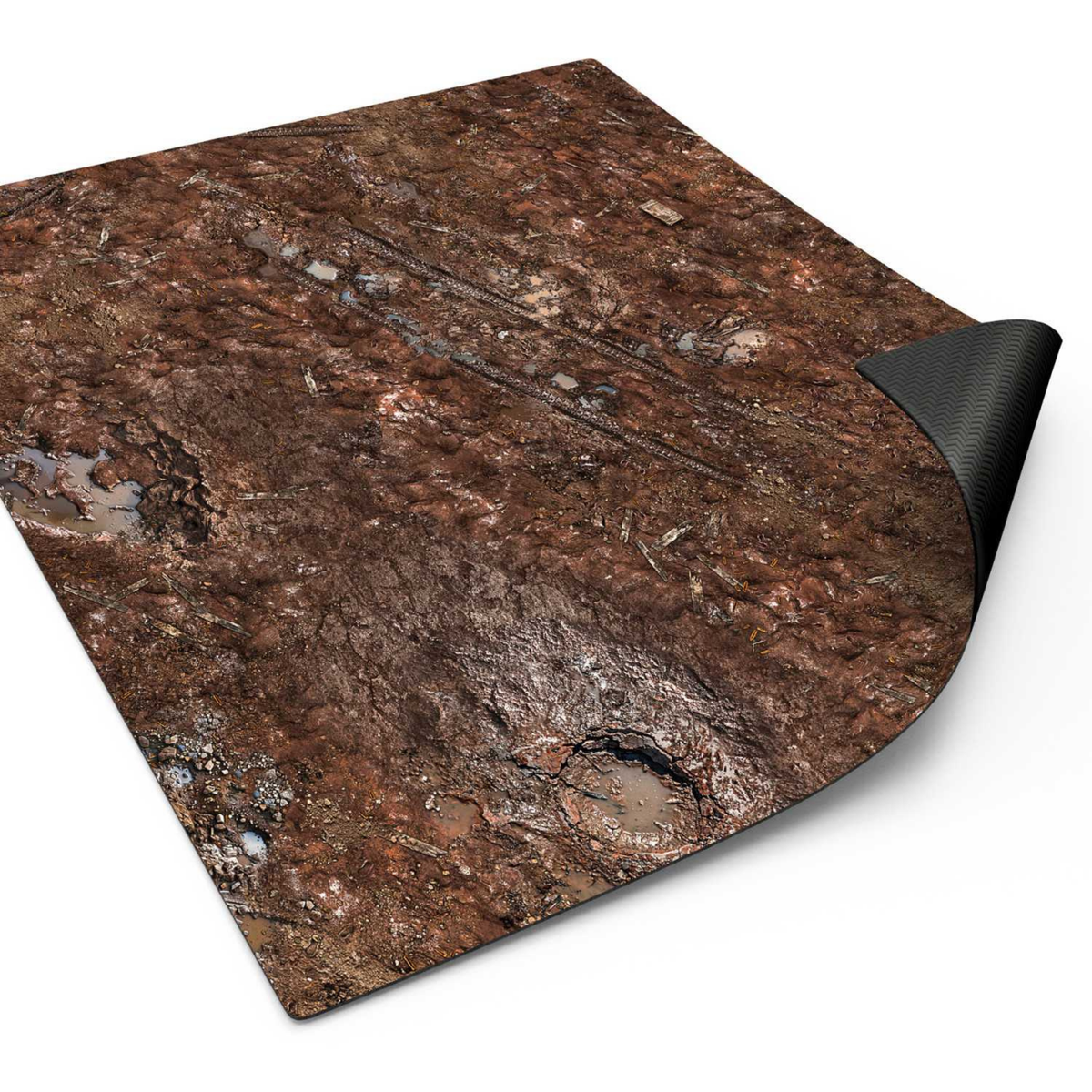 Neoprene Mat Dread Trenches Green Stuff World – neoprenowa mata bitewna 56x76cm z nadrukiem błotnistych okopów, widok z lekko zwiniętym rogiem ukazującym czarny spód antypoślizgowy
