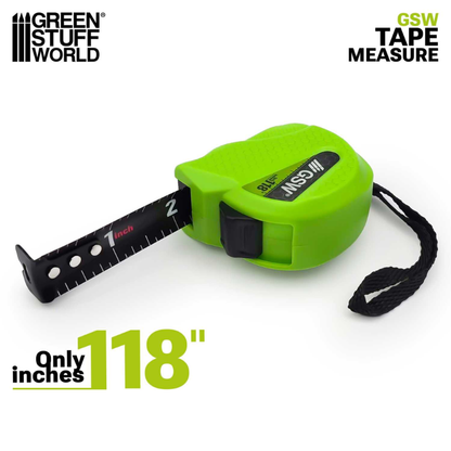 Green Stuff World GSW Inch Tape Measure – zielona miarka calowa 118 cali z czarną taśmą w calach, widok z przodu na białym tle