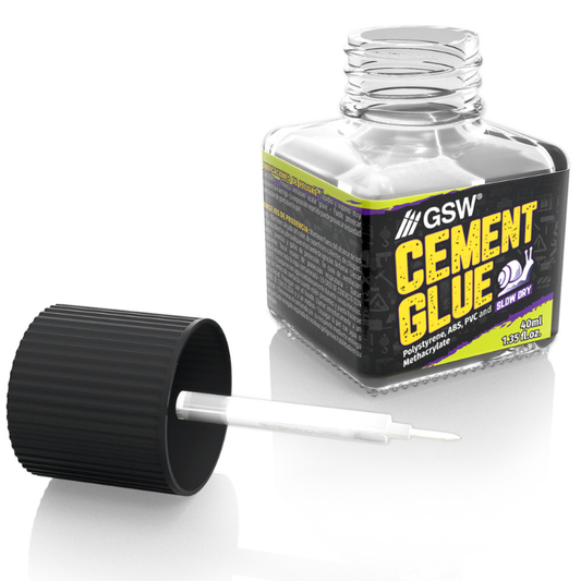 Green Stuff World Cement Glue Slow Dry 5825 – kwadratowy szklany słoiczek 40ml wolnoschnącego kleju do plastiku z ultracienkim pędzelkiem aplikatorem, otwarty
