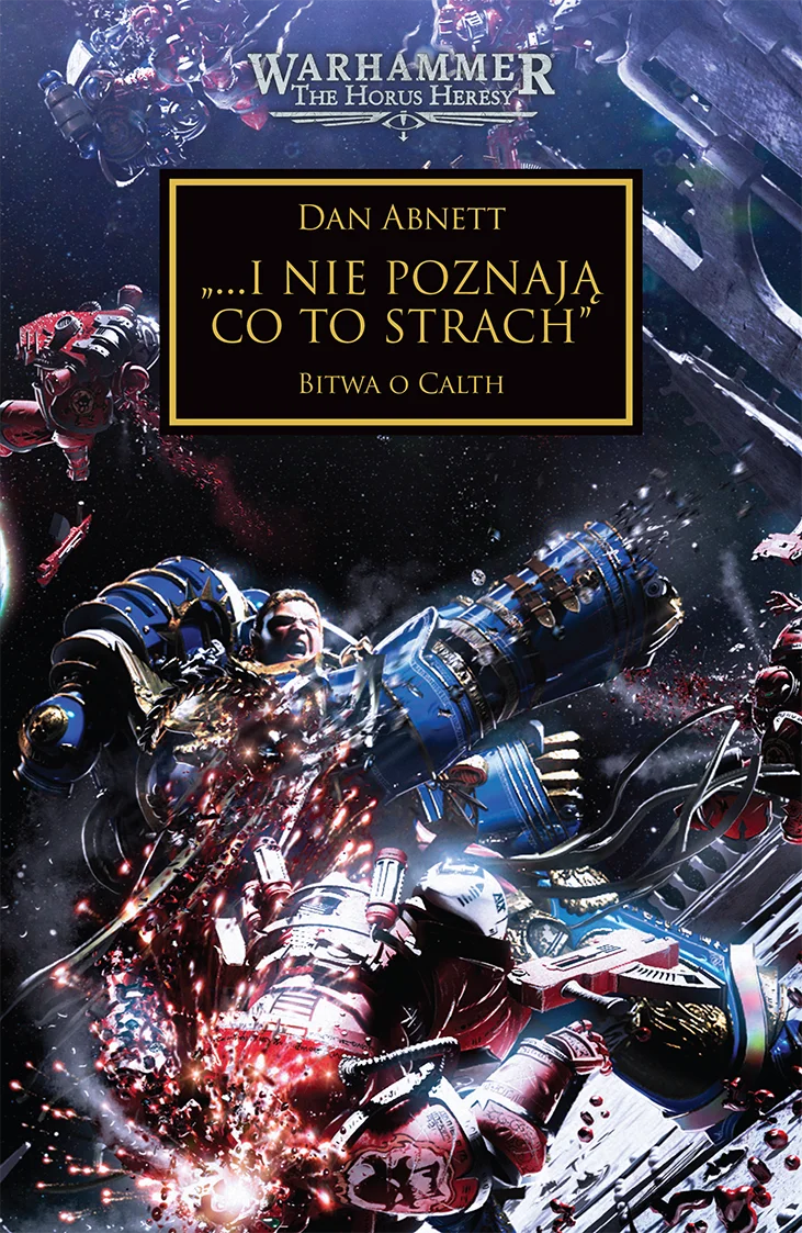 Warhammer The Horus Heresy „…I nie poznają co to strach" Tom XIX Bitwa o Calth – okładka powieści: zbliżenie na Ultramarine w niebieskiej zbroi z ciężkim działem walczącego z Chaos Space Marine w czerwonej zbroi, kosmiczna bitwa i eksplozje w tle, napis I nie poznają co to strach Bitwa o Calth, autor Dan Abnett, logo Warhammer The Horus Heresy, wydawnictwo Copernicus Corporation
