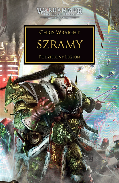 Warhammer The Horus Heresy Szramy Tom XXVIII Podzielony Legion – okładka powieści: zbliżenie na Jaghatai Khana w zielonej zbroi Białych Szram z długimi czarnymi włosami i toporem bojowym, kosmiczna bitwa statków i holograficzne mapy w tle, napis Szramy Podzielony Legion, autor Chris Wraight, logo Warhammer The Horus Heresy, wydawnictwo Copernicus Corporation
