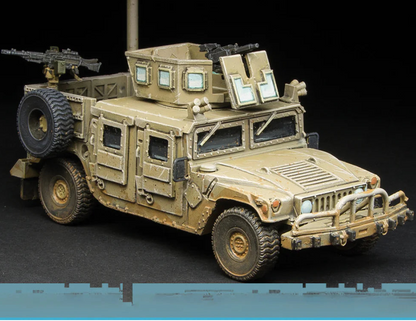 HMV SF Spectre Miniatures – Humvee sił specjalnych z opancerzoną skrzynią i wieżyczką, żywica 1/50 widok z przodu skos
