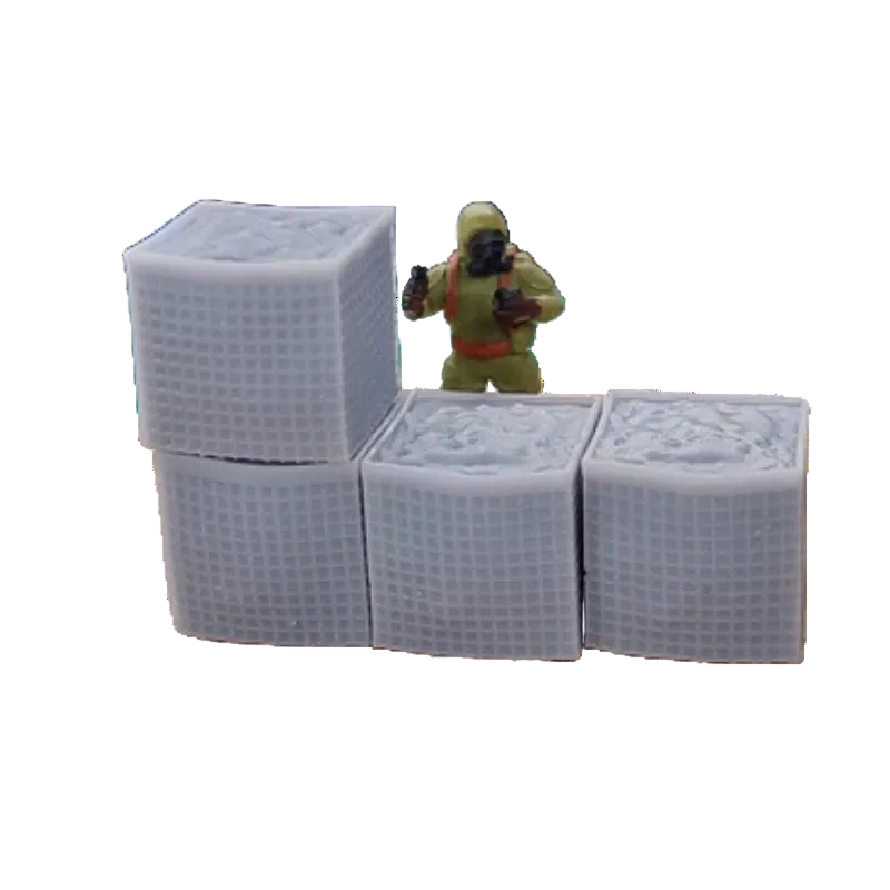 Hesco Barriers MIL3 28mm Patrick Miniatures - 4 zapory hesco z figurką żołnierza w kombinezonie ochronnym widok izometryczny białe tło
