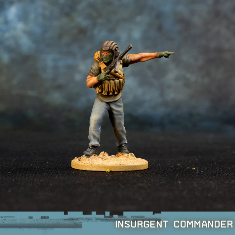 Insurgent Commander Spectre Miniatures – dowódca partyzantów z MP40 wskazujący kierunek natarcia, kamizelka i radio, 28mm widok z przodu
