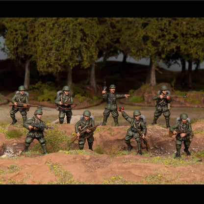 Italian Infantry Bolt Action Wargames Atlantic – 9 figurek oddział z oficerami w terenie, plastik 28mm

