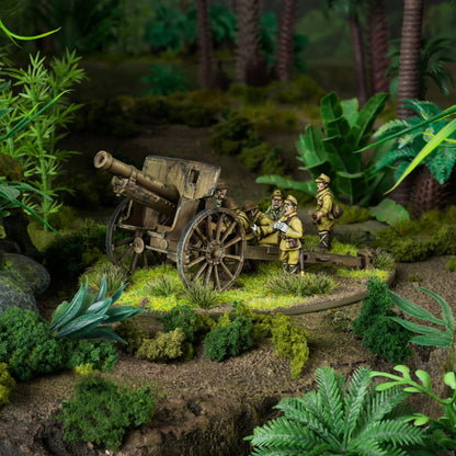 Bolt Action For the Emperor! 402616025 – pomalowany metalowy model haubicy Type 91 105mm z 3-osobową obsługą w mundurach khaki, na tle dżungli z palmami i paprociami, Warlord Games
