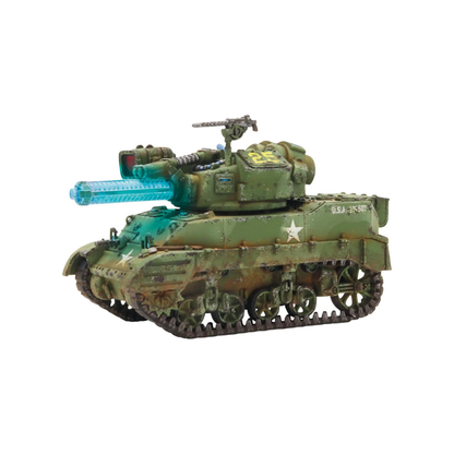 Konflikt '47 M5A2(T) Stuart Light Tank 452600405 – pomalowany model lekkiego czołgu USA w kamuflażu oliwkowym z Lekkim Działem Tesli w niebieskim kolorze, biała gwiazda na kadłubie, numer 25 na wieży, MMG na wieży, widok z przodu lewej strony, 28mm Warlord Games
