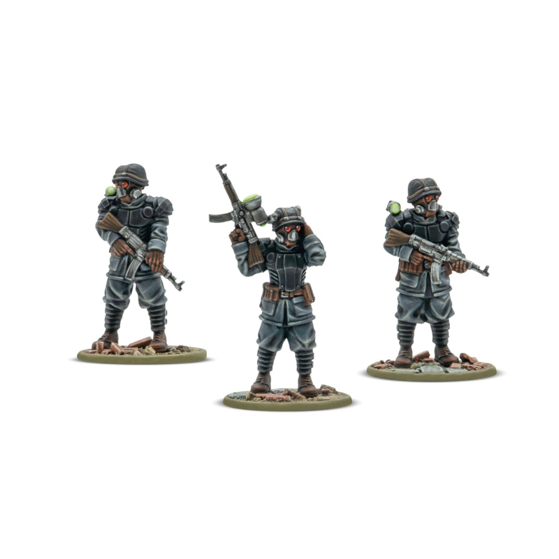 Konflikt '47 Totenrotte Platoon Commander & Bodyguard 452410218 – 3 pomalowane żywiczne figurki dowódcy plutonu i ochroniarzy Totenrotte w zaawansowanej zbroi Shocktroopers z maskami gazowymi i karabinami, widok z przodu, Konflikt '47, Warlord Games
