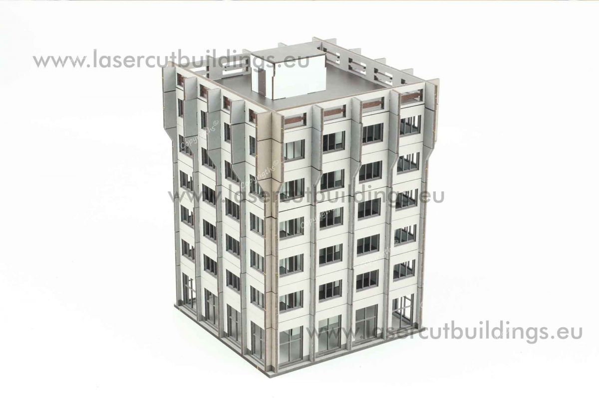 Budynek biurowy II LBHP0356 – widok izometryczny z lewej strony na 8-piętrowy biurowiec z szarymi kolumnami i tarasem na dachu, prepainted, 28mm Laser Cut Buildings
