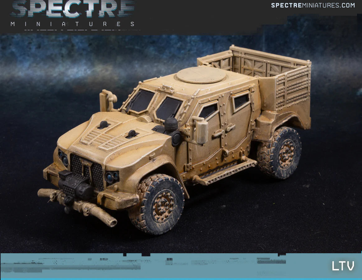 LTV Light Tactical Vehicle Spectre Miniatures – opancerzony pojazd taktyczny żywica 1/50 widok z przodu skos, pustynny
