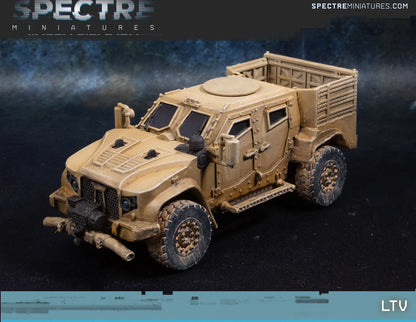 LTV Light Tactical Vehicle Spectre Miniatures – opancerzony pojazd taktyczny żywica 1/50 widok z przodu skos, pustynny
