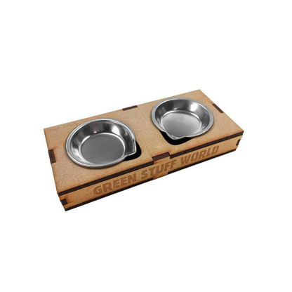 MDF Paint Tray Green Stuff World – zmontowana tacka MDF z dwiema metalowymi miseczkami, widok perspektywiczny
