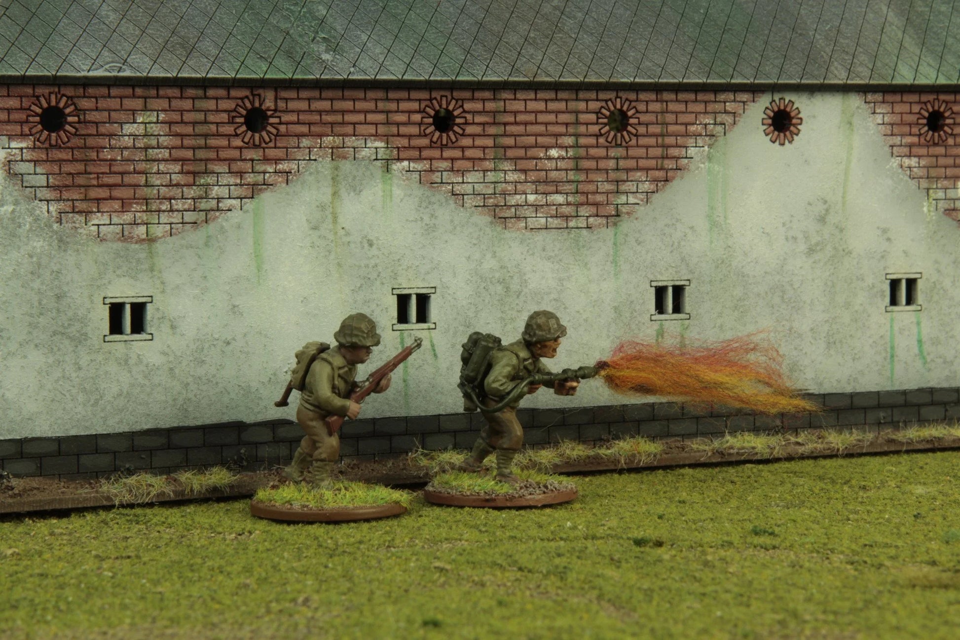 Tank Damage Markers WG-DAM-01 – znacznik ognia w użyciu: model miotacza ognia 28mm z efektem płomienia z włókna, Bolt Action
