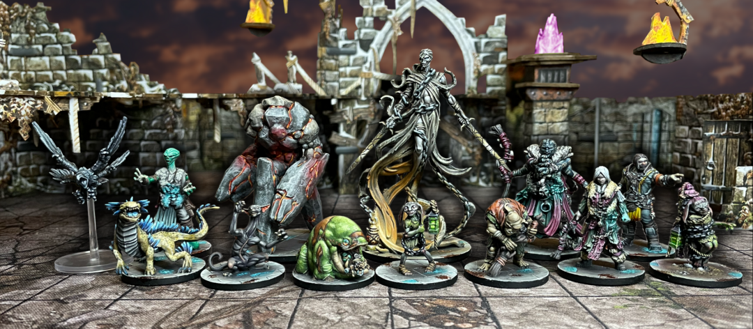 Maladum The Forbidden Creed – 13 pomalowanych figurek: Nynn the Farseer, Miri Free, Reeki the Hunter, Maladite Golem, Chiau, Ascendant, Tilikeri the Mule, Kaan, Numinor, Phedra, Aster the Wise, Corazon the Servant, Miri Bound
