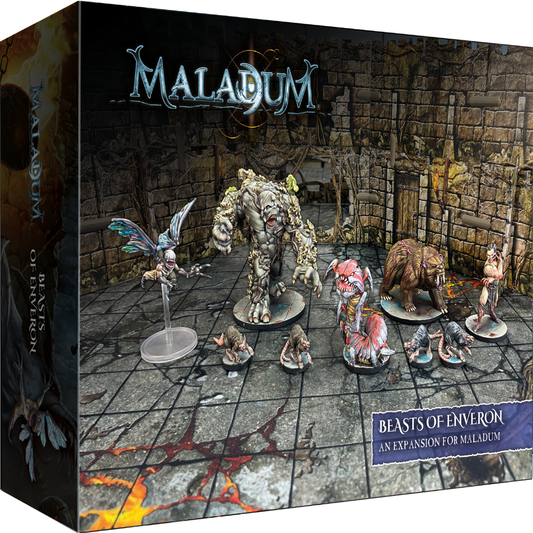 Maladum Beasts of Enveron – pudełko dodatku z pomalowanymi figurkami: Crag Troll, Harpy, Bloodwyrm, Cave Bear, Split-Tail Rats i Weasel na arenie 3D
