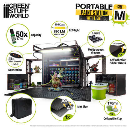 Portable Paint Station M – infografika: lampa LED 108x 890lm 6000-6500K USB-C z dimmerem, 50 butelek 17ml, 7 szuflad 5 rozmiarów, 4 tace magnetyczne 137x81mm, mata A3, kubek 170ml