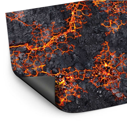 Neoprene Mat 4x6' Flamecoil Path – mata neoprenowa 120x180cm Green Stuff World, wypalona ziemia ze ścieżkami ognia, widok ogólny
