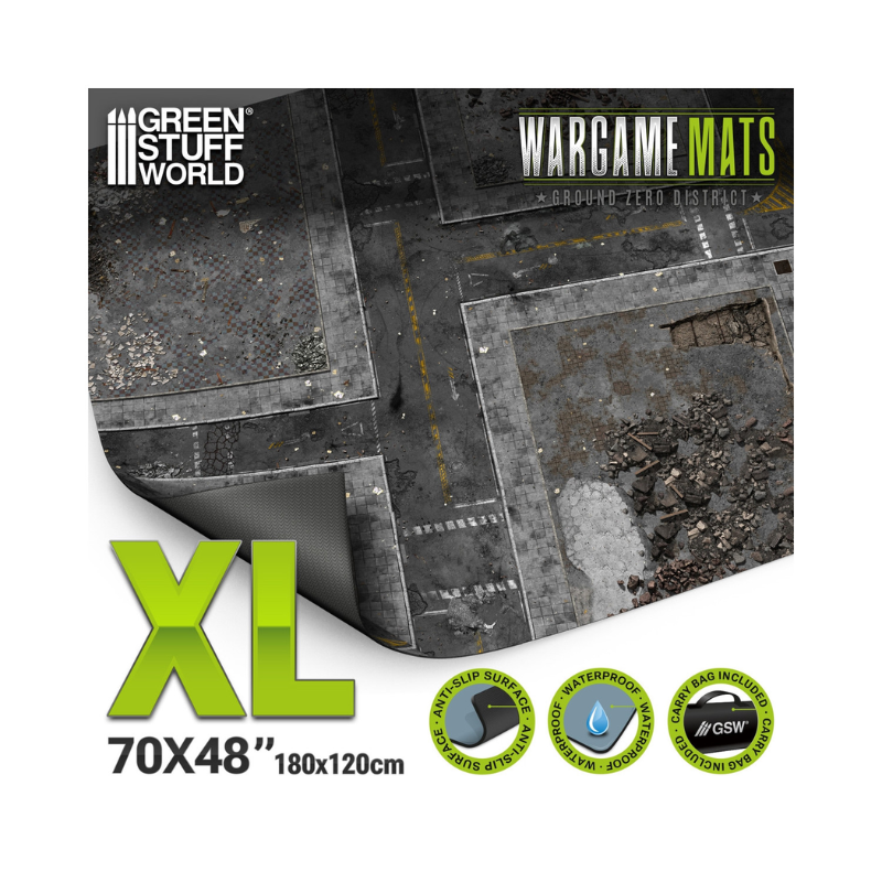 Wargame Mat Ground Zero District XL 70x48" 180x120cm – widok całej maty z ruiną miejską: drogi, chodniki, gruz, żółte linie, logo GSW i Wargame Mats, róg zagięty pokazujący spód antypoślizgowy