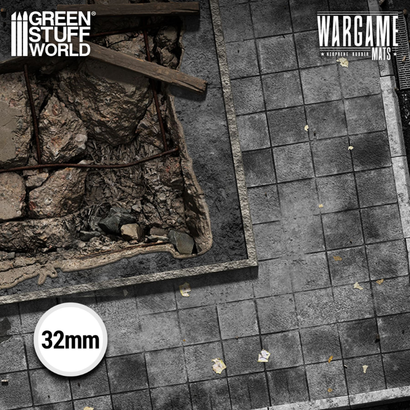 Wargame Mat Ground Zero District – zbliżenie na zniszczoną podłogę budynku z metalową kratą i gruzem, szare płytki, skala 32mm, wysoka rozdzielczość druku