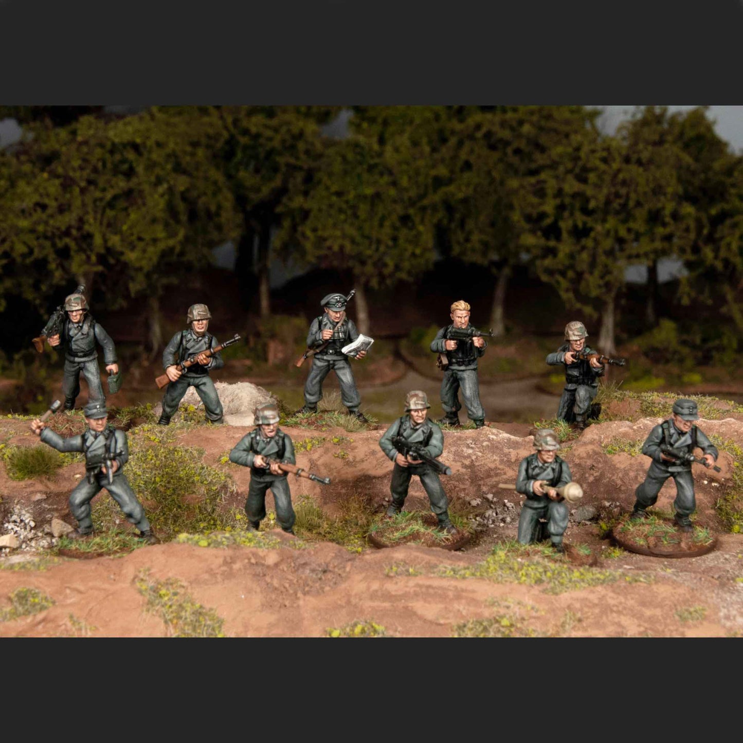 Panzer Lehr Division Bolt Action Wargames Atlantic – 9 figurek oddział z karabinami i granatem 28mm
