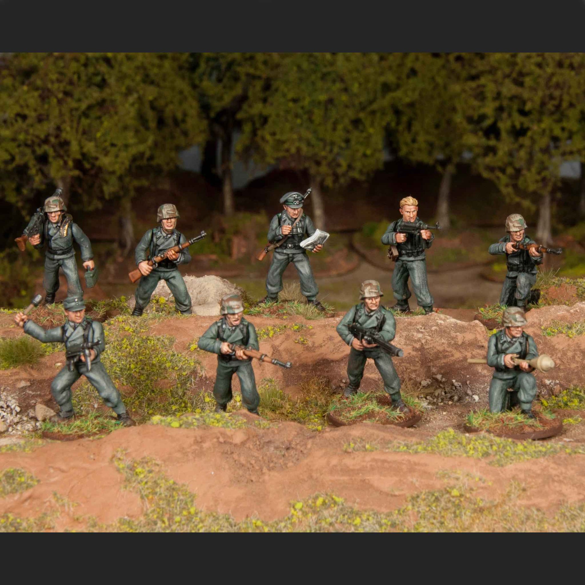 Panzer Lehr Division Bolt Action Wargames Atlantic – 9 figurek szarża przez okopy zbliżenie, plastik 28mm
