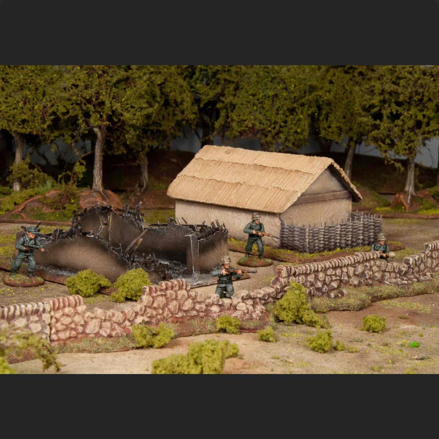 Panzer Lehr Division Bolt Action Wargames Atlantic – scena bojowa przy farmie z figurkami 28mm
