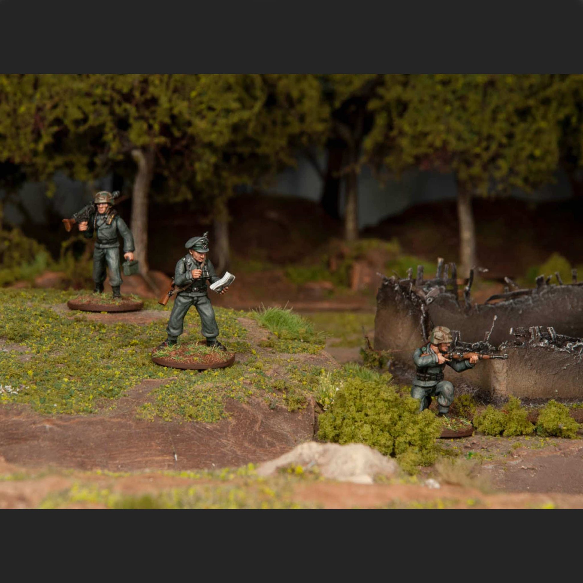 Panzer Lehr Division Bolt Action Wargames Atlantic – oficer z mapą i żołnierze przy wraku 28mm

