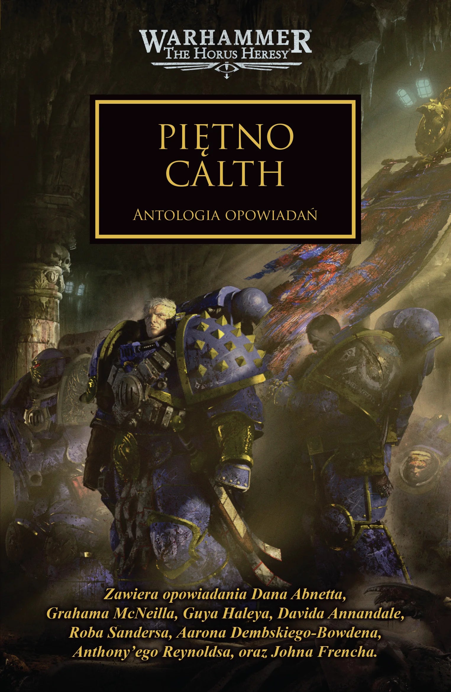 Warhammer The Horus Heresy Piętno Calth Tom XXV Antologia Opowiadań – okładka książki: zbliżenie na dowódcę Ultramarines w niebieskiej zbroi z mieczem i tarczą prowadzącego żołnierzy przez mroczne podziemia Calth, kolorowy sztandar i ruiny arkologii w tle, napis Piętno Calth Antologia Opowiadań, logo Warhammer The Horus Heresy, wydawnictwo Copernicus Corporation
