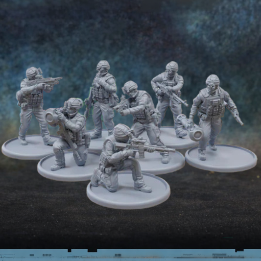 Modern British Army Spec Patrick Miniatures TurnBase Miniatures – 7 figurek brytyjskich żołnierzy w kamuflażu MTP z SA80, wyrzutnikiem i karabinem maszynowym, druk 3D żywica 28mm widok z przodu
