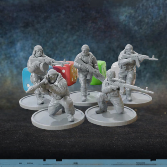 East European Militia Patrick Miniatures TurnBase Miniatures – 5 figurek milicji wschodnioeuropejskiej w zimowym kamuflażu z AK i karabinami maszynowymi, druk 3D żywica 28mm widok z przodu
