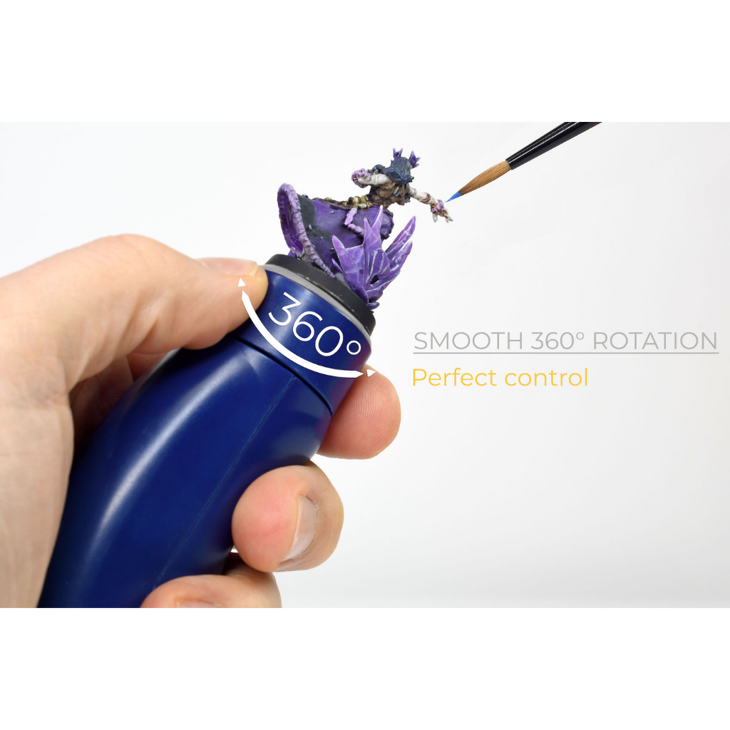 Redgrass Games RGG360 v2 – płynna rotacja 360° podczas malowania figurki Warhammer pędzlem
