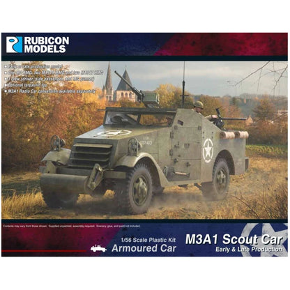 Rubicon Models 280083 M3A1 Scout Car – pudełko 1/56 Armoured Car M3A1 Scout Car Early & Late Production: amerykański samochód pancerny w oliwkowej zieleni z białą gwiazdą i numerem USA 7074113, karabin maszynowy M2 HMG, figurka strzelca w hełmie, jedzie przez jesienne pole z kościółem w tle, logo Rubicon Models, lista cech zestawu, napis 1/56 Scale Plastic Kit Armoured Car