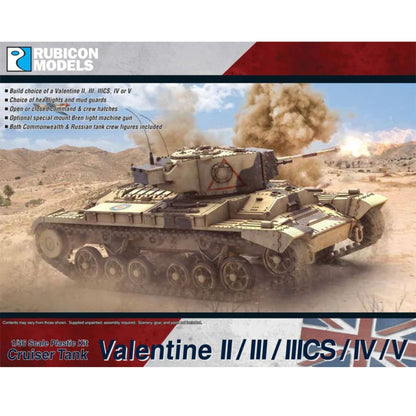 Rubicon Models 280097 Valentine Mk. II/III/IIICS/IV/V – pudełko 1/56 Cruiser Tank: czołg Valentine w kamuflażu pustynnym piaskowym z czerwono-białym znakiem na kadłubie, armata 40mm, jedzie przez pustynny teren z obłokiem dymu, logo Rubicon Models, flaga brytyjska, lista cech zestawu