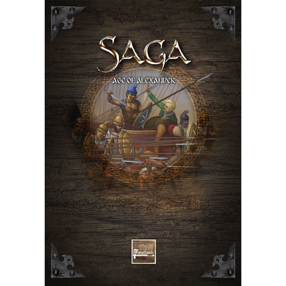 SAGA: Age of Alexander – okładka suplementu: brązowe drewniane tło z metalowymi okuciami w rogach, trzej wojownicy w walce – piechur z mieczem, łucznik i jeździec na rydwanie w okrągłym medalionie, złoty napis SAGA Age of Alexander, logo Studio Tomahawk
